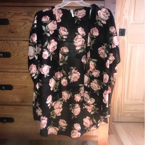 ✨EUC Black floral kimono 🖤